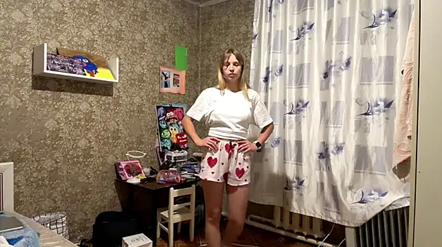 LilliaEhmen - Show legs - Show my looooooooooooooong