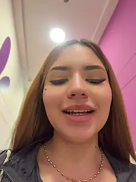 ChloeCollins__ - SQUIRT IN PUBLIC BATHROOM💦