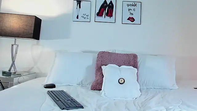 CarolinaGlamour - spit on my tits