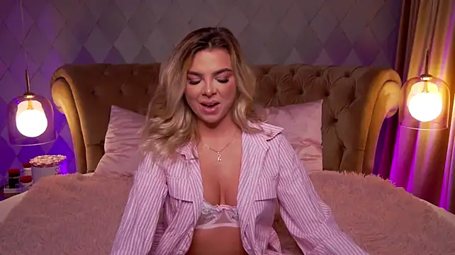 KimmBliss - 💋 Send a special kiss to the camera