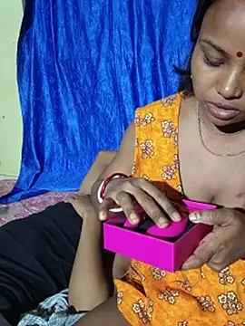Yourmanu - Milk show and pussy fingaring