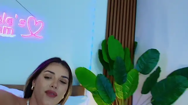 SophiePamela - let's squirt