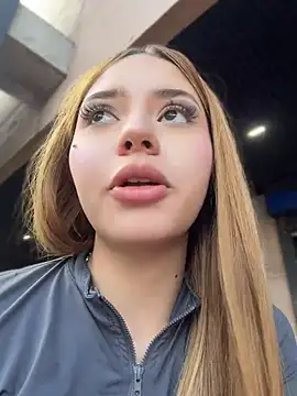 ChloeCollins__ - SQUIRT IN PUBLIC BATHROOM💦