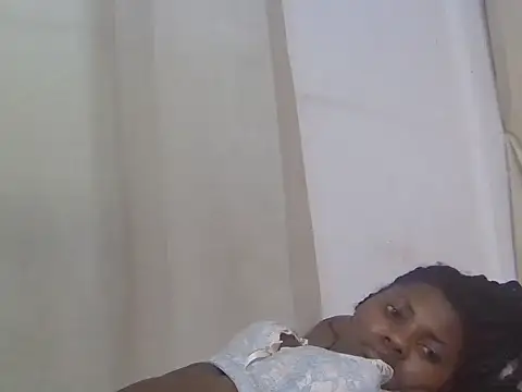 Smallprettygal - show pussy
