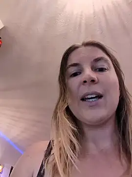Story_of_sarah - Clean topless for 5 minutes