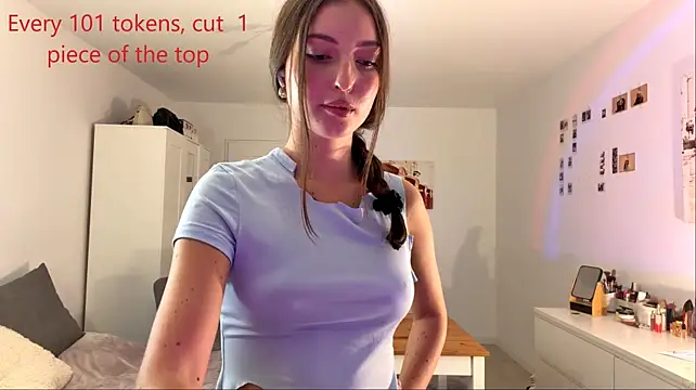 ConchitaRa - tease my nipples under top