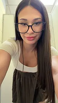 Aria51 - cam under top to show my bra🥵🍒