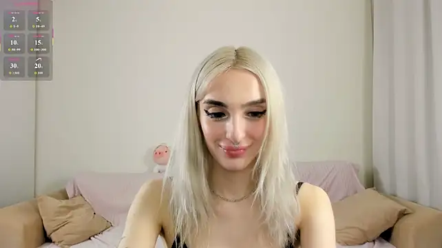 Succubantra - 10 squats on cam without panties