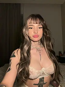 Madelinexx - 😛Spread pussy in Doggy