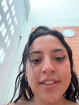 MeggyMae_ - Rub your clitoris with the water