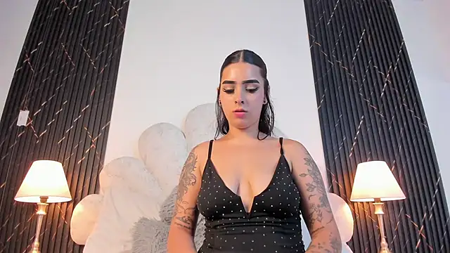 MiaGuzman_ - show ass in doggy and spank
