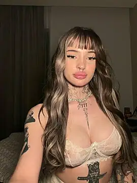 Madelinexx - 😛Spread pussy in Doggy