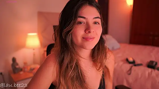 Lau_Bee - show boobs and play with them