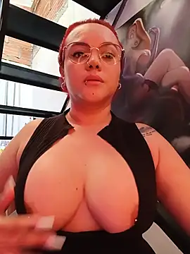 Samantha_41 - Show off my pretty breasts