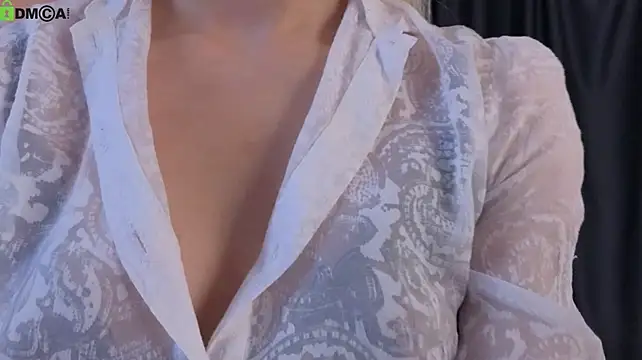 Naomi_Demio - suck two fingers close to cam