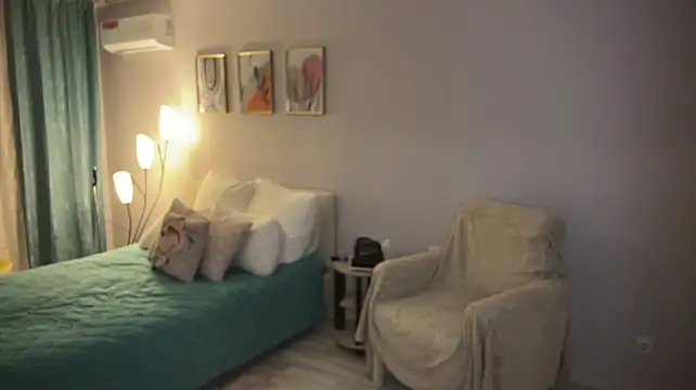 Ellewaay - Tease beautifully lying on the bed