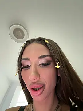 BlueEyes_BB - Slide finger and than taste my pussy