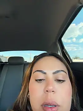 LariiHotWife - Squirt no carro 🔥🔥
