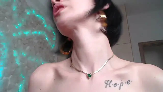 Marley_Queen - Topless: Takeoff top+Flash boobs 👙 10s