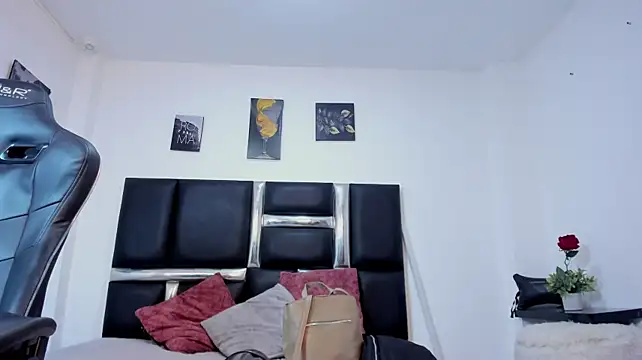 Gretafoster - Get Naked 💜😈