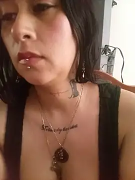 Beautiful_Lady90 - SHHH I'M HIDING IN MY LIVING ROOM 🤭🤫