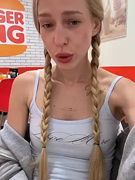 Kira_mia - dildo ride near door MEN 🚾