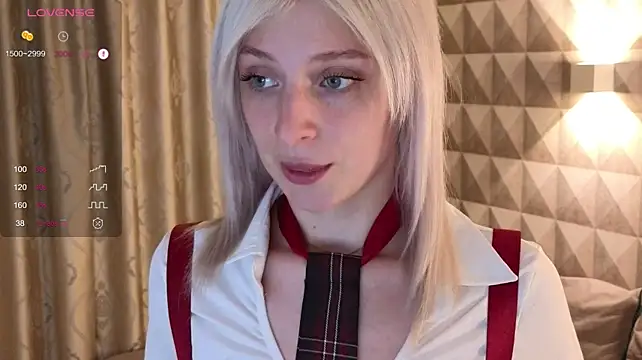 HarleeMcIntosh - warm my tits with a massage♥