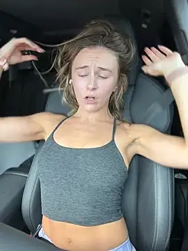 Lunagirl13 - Titties out 😻🤭🍒