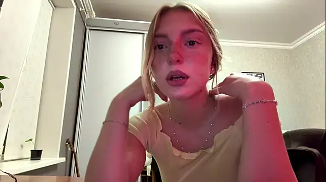 LatishaKrauel - tease with my boobs so hotttt