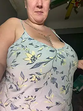 Busty-bella1 - Toy control lt 3 mins
