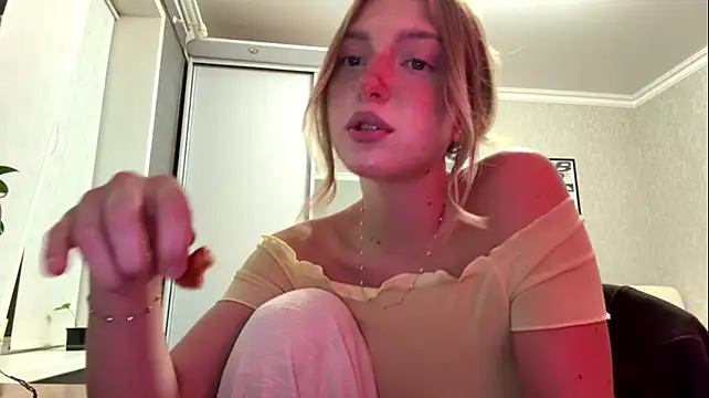 LatishaKrauel - tease with my boobs so hotttt