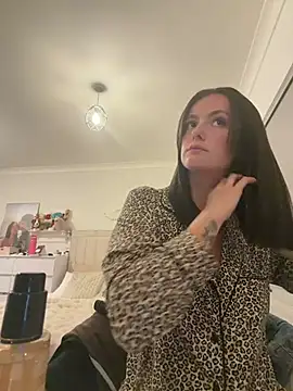 LolaSkyee - Bounce and pinch boobs 🤤