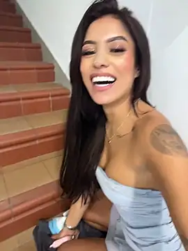 MystiqueXXX - FINGERING MY PUSSY CLOSE UP😈💛👑
