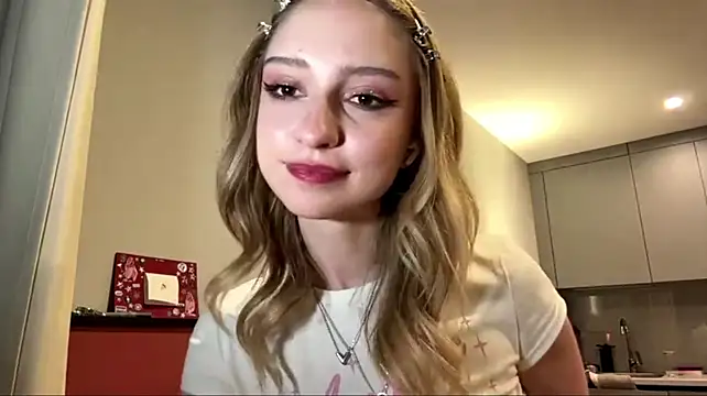 DeenaAshraf - give me a bouquet if I'm cute