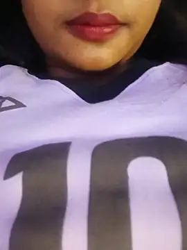 Avii5 - Showing boobs