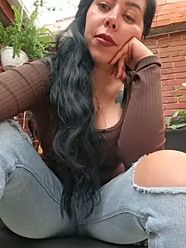Luianna - Woman oils my breasts in public 🤤🤤🤤