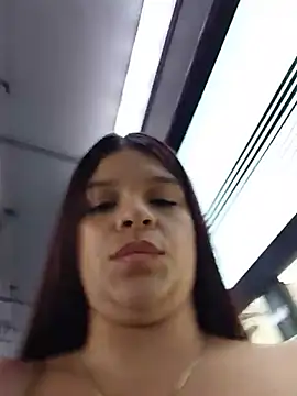 Layla-daring - I wet and suck my pretty tits