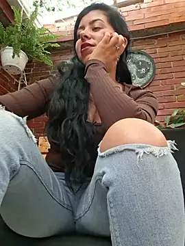Luianna - Woman oils my breasts in public 🤤🤤🤤