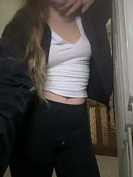 Emma_gattina2006 - show cameltoe and ass