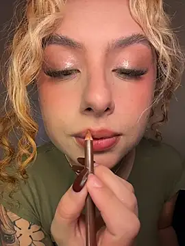 Joyce-fire - Oil or cream on my tits 💧🍒