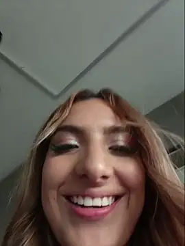 KikiiLove - show tits