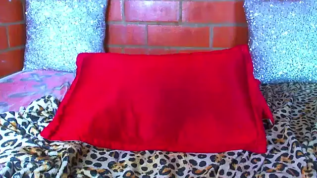 Taylor-hardcore - Every time it vibrates, my tits bounce