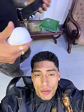 Dominiofit - Show dick on barbershop
