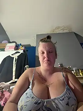 Busty-bella1 - Free pic for last tipper