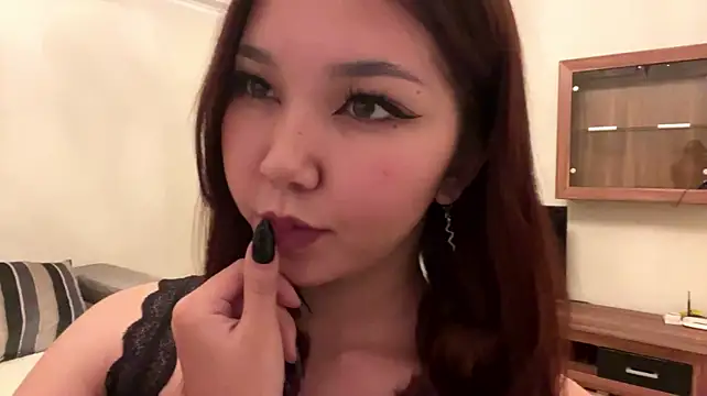 AnnettWinfrey - Tease you with my top straps