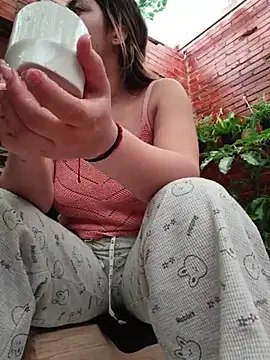 Catalina_14 - Removing a bra in public