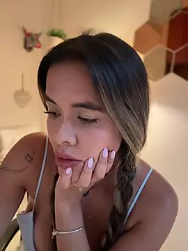 Emilia_Bakerr - Undress me