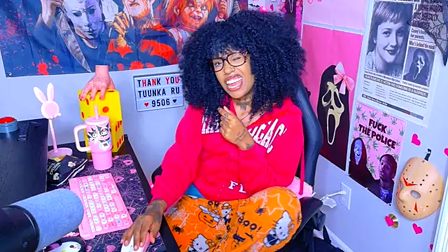 Spookiebaddie - oil + butt plug! 🍭