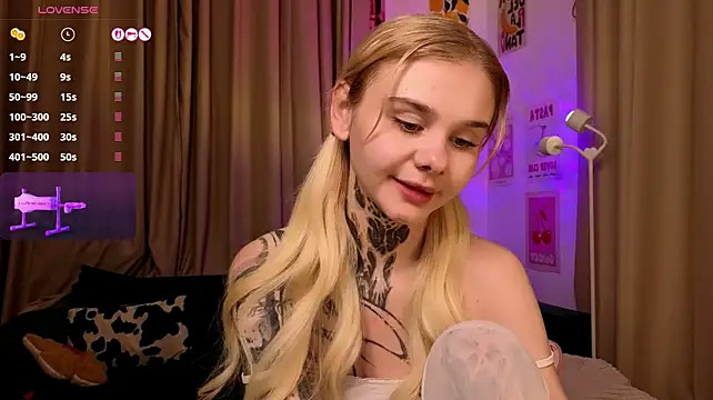 Britney_Lynch - show boobs