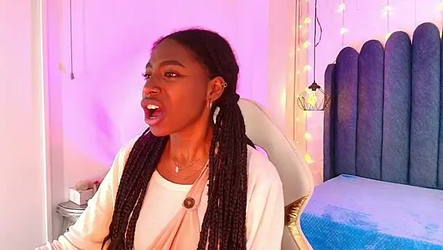 Queen_perla_ - spank ass
